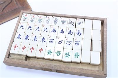Lot 719 - A MID 20TH CENTURY MAHJONG SET
