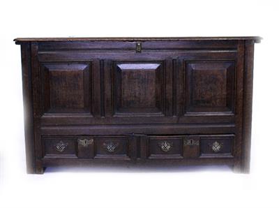 Lot 723 - AN 18TH CENTURY OAK MULE CHEST