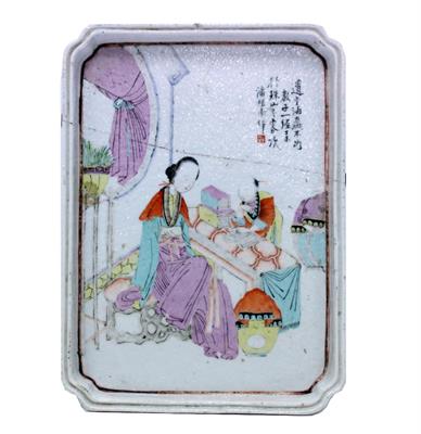 Lot 739 - A 19TH CENTURY CHINESE FAMILLE ROSE PORCELAIN TRAY