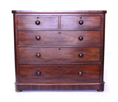 Lot 761 - A VICTORIAN MAHOGANY CHEST