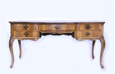 Lot 774 - A CONTINENTAL WALNUT SERPENTINE DESK