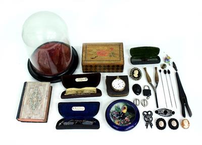 Lot 822 - A GROUP OF MISCELLANEOUS ITEMS