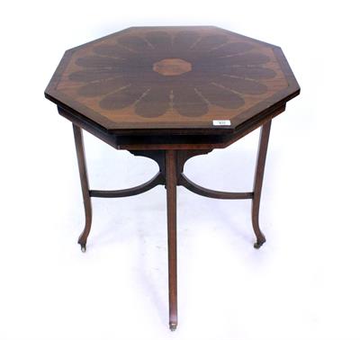 Lot 835 - AN EDWARDIAN MAHOGANY AND SATINWOOD INLAID OCATGONAL TABLE