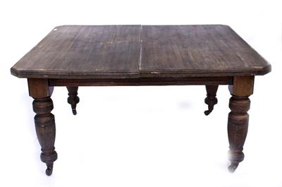 Lot 842 - A LATE VICTORIAN MAHOGANY DRAW LEAF DINING TABLE