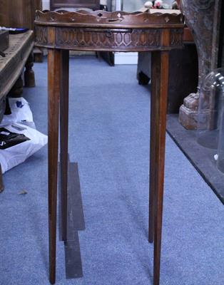 Lot 846 - A CHIPPENDALE STYLE MAHOGANY URN STAND