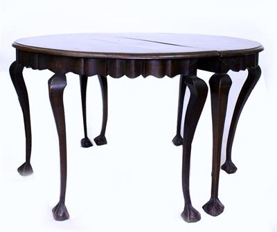 Lot 861 - A CIRCULAR HARDWOOD DINING TABLE