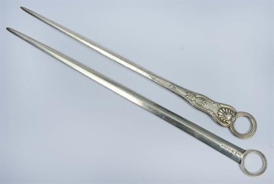 Lot 44 - A GEORGE III SILVER MEAT SKEWER with a reeded ring handle and engraved armorial