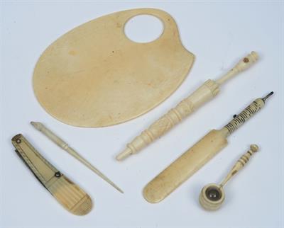 Lot 72 - A GROUP OF ANTIQUE MINIATURE IVORY ITEMS TO INCLUDE an artist's palette