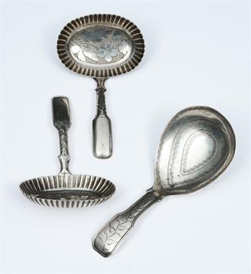 Lot 85 - A PAIR OF GEORGE III SILVER CADDY SPOONS with oval bowls