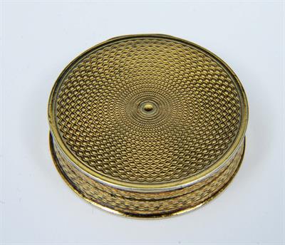 Lot 88 - A GEORGE III SILVER GILT CIRCULAR PILL BOX with engine turned decoration to the top