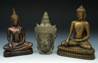 Lot 111 - AN OLD SOUTH EAST ASIAN BRONZE HEAD of Bhudda