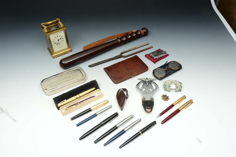 Lot 121 - A CONWAY STEWART 'DINKIE 550' FOUNTAIN PEN in maroon marble with original box