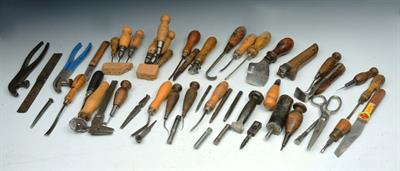 Lot 135 - A COLLECTION OF SHOEMAKERS TOOLS including sewing awls etc (qty)