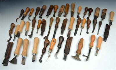 Lot 136 - A COLLECTION OF SHOEMAKERS HAND FINISHING TOOLS (qty)