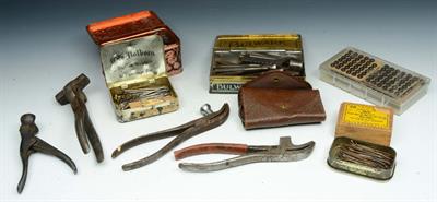 Lot 138 - A COLLECTION OF SHOEMAKERS TOOLS TO INCLUDE hole punches