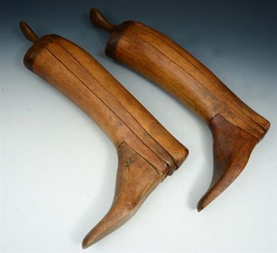 Lot 150 - A PAIR OF EDWARDIAN WOODEN BOOT TREES of sectional form