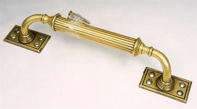 Lot 153 - A WELL PATINATED BRASS FLUTED DOOR HANDLE with brackets and screws