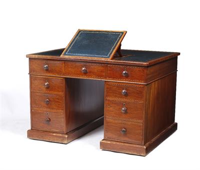 Lot 173 - A VICTORIAN MAHOGANY RECTANGULAR LIBRARY DESK