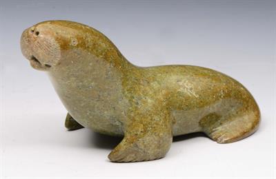 Lot 282 - AN INUIT SOAPSTONE CARVING of a seal