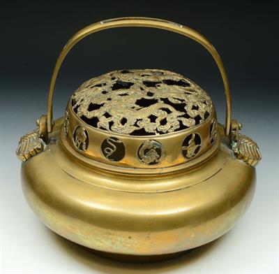 Lot 354 - A CHINESE BRASS INCENSE BURNER AND COVER