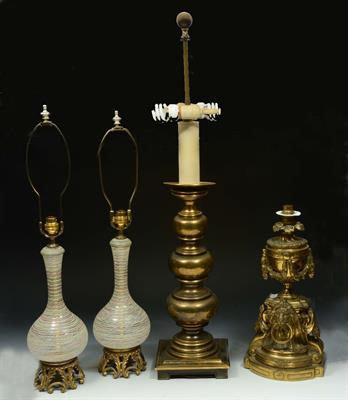 Lot 358 - A GILT METAL TABLE LAMP