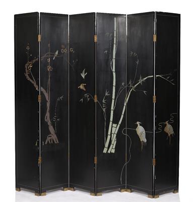 Lot 415 - AN ORIENTAL SIX FOLD DRAUGHT SCREEN decorated birds amongst ornamental foliage on a gilded ground