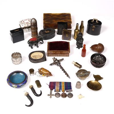 Lot 28 - A COLLECTION OF SMALL ITEMS TO INCLUDE