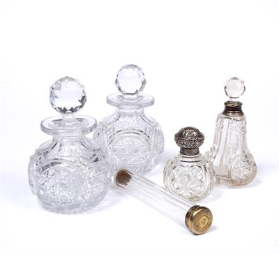 Lot 36 - A PAIR OF HOBNAIL GLASS SCENT BOTTLES AND STOPPERS