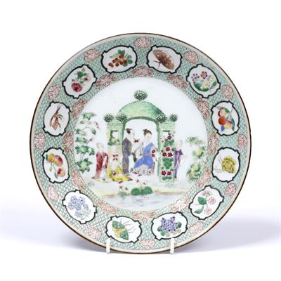 Lot 37 - AN 18TH CENTURY CHINESE PORCELAIN PLATE