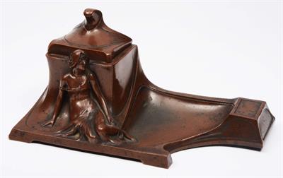 Lot 81 - A FRENCH ART NOUVEAU BRONZE INKWELL