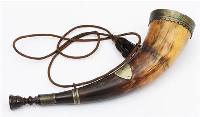 Lot 89 - A 19TH CENTURY HORN