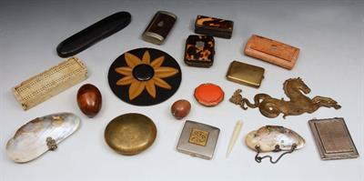 Lot 101 - A COLLECTION OF BOXES OF OBJETS TROUVÉ