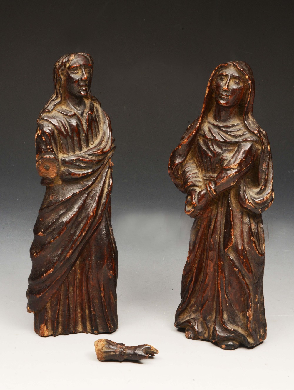Lot 104 - A PAIR OF 18TH CENTURY CONTINENTAL CARVED