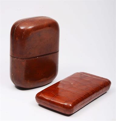 Lot 121 - AN ALLIGATOR SKIN CIGAR CASE