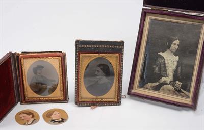 Lot 203 - A VICTORIAN DAGUERROTYPE PORTRAIT