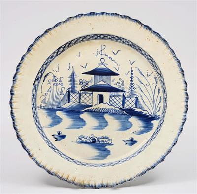 Lot 220 - A 19TH CENTURY PEARLWARE BLUE AND WHITE DISH