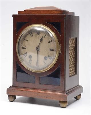 Lot 226 - A MAHOGANY CASED MANTEL CLOCK