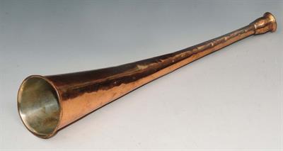 Lot 243 - AN OLD COPPER 'HOUNDS' HUNTING HORN