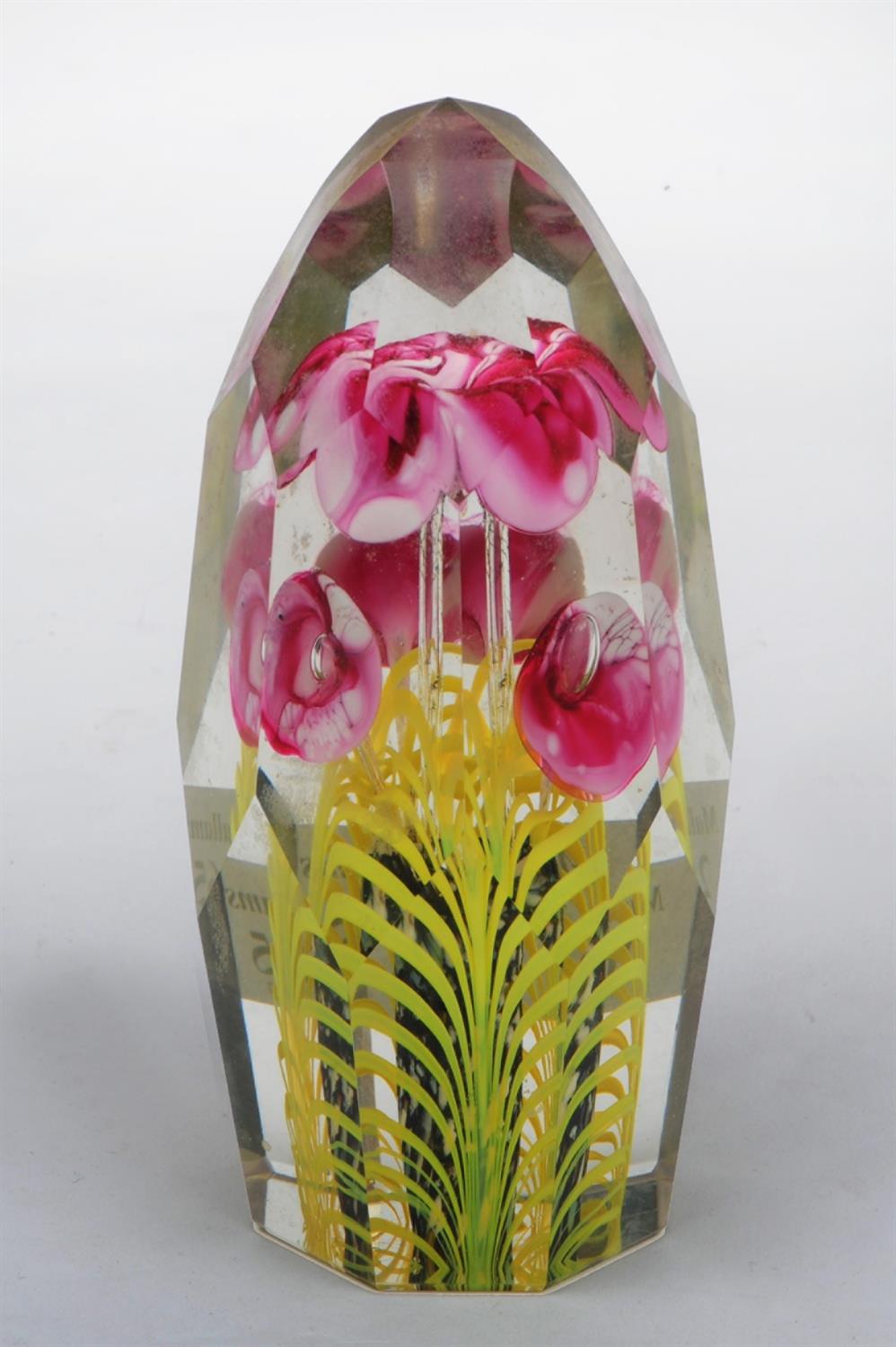 Lot 265 - A HEAVY GLASS PAPERWEIGHT