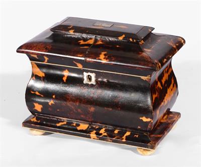 Lot 283 - A GEORGIAN STYLE SIMULATED TORTOISESHELL TEA CADDY