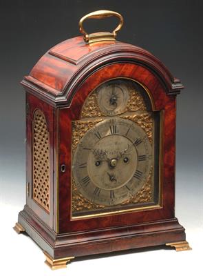 Lot 299 - A GEORGE III MAHOGANY BRACKET CLOCK