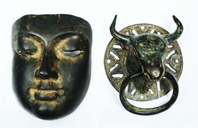 Lot 351 - AN ASIAN PATINATED BRONZE WALL MOUNTED RING