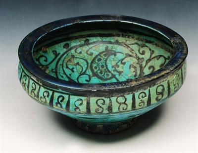 Lot 358 - AN ANTIQUE PERSIAN POTTERY BOWL