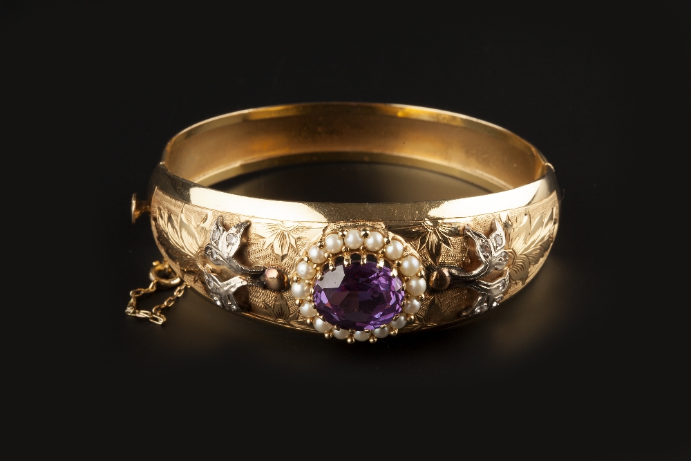 Lot 153 - A VARI GEM-SET BANGLE