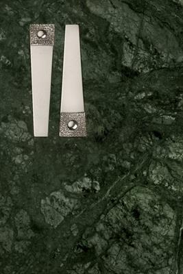 Lot 413 - Stuart Devlin (b.1931)