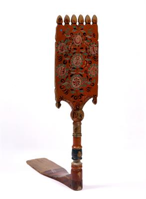 Lot 9 - A RUSSIAN PAINTED PINE DISTAFF OR WOOL WINDER
