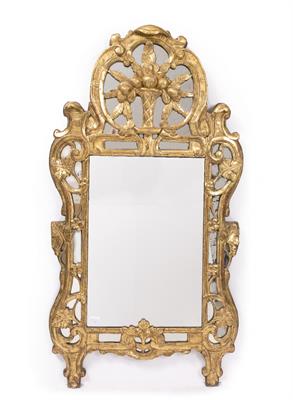 Lot 31 - AN 18TH CENTURY GILTWOOD HANGING WALL MIRROR
