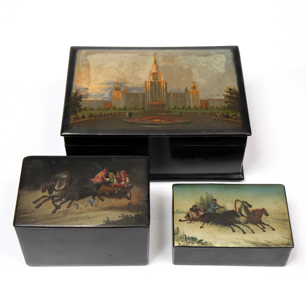 Lot 159 - A RUSSIAN LACQUER RECTANGULAR BOX