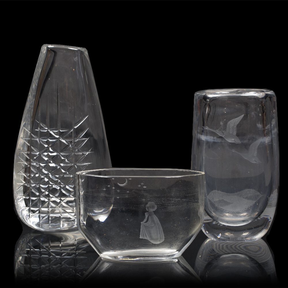 Lot 162 - AN ORREFORS GLASS VASE