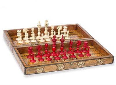 Lot 196 - AN ANTIQUE IVORY CHESS SET